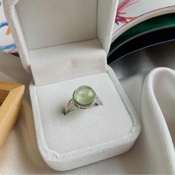 Brand new prehnite stone ring - Picture 2 of 4